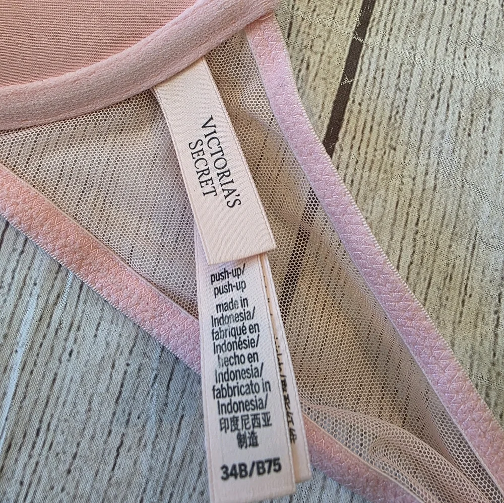 Victoria's Secret Size 34B Pink Front Close Push Up Bra. In great Pre-owned cond - Picture 5 of 6